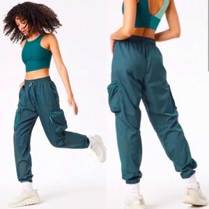 🥾Outdoor Voices⛰️Teal Multi-Colored Venus Crop Top &Teal Hiking Pants Set (M/M)